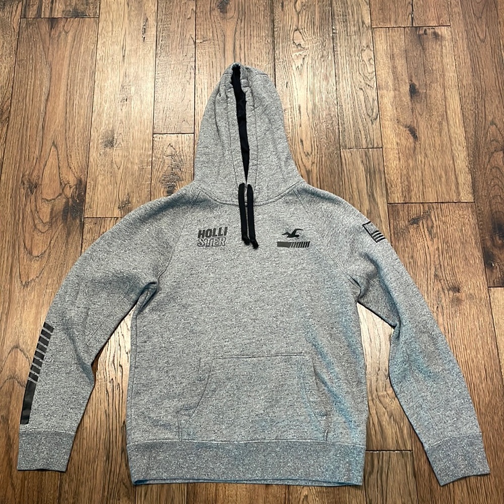 Hollister Men’s Hoodie Size Medium
